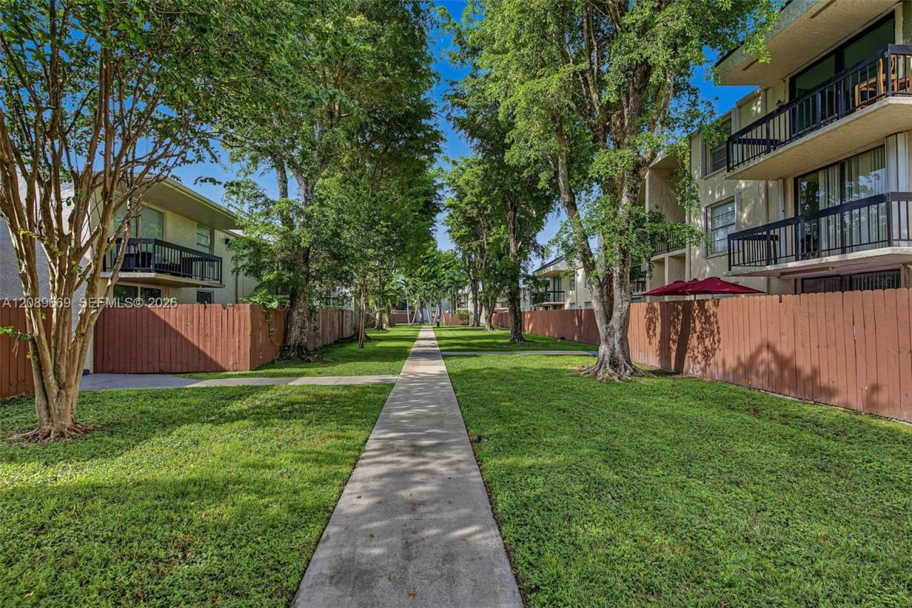 8307 SW 142nd Ave, Unit E311, Miami, FL 33183 Photo