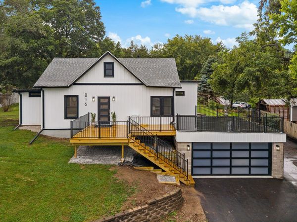 816 N 2nd Street, Le Claire, IA 52723