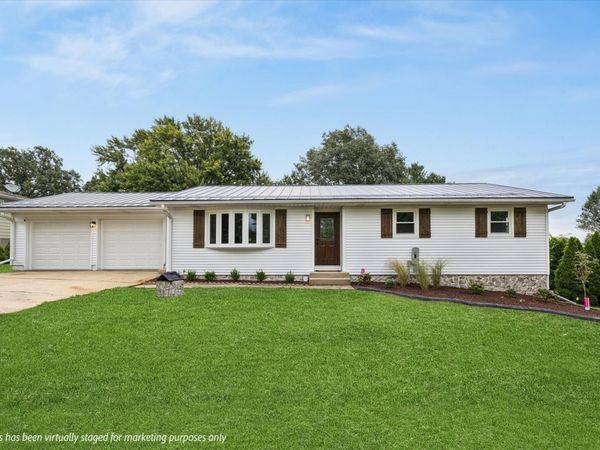 2595 282nd Avenue , De Witt, IA 52742