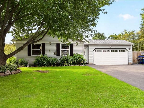 11 Hannibal Place , Hamlin, NY 14464
