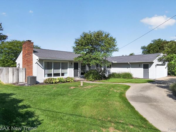 2529 S Commerce Road, Wolverine Lake Village, Mi 48390