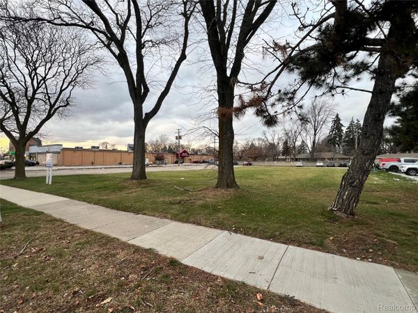 21650 W 11 Mile Road , Southfield, Mi 48076