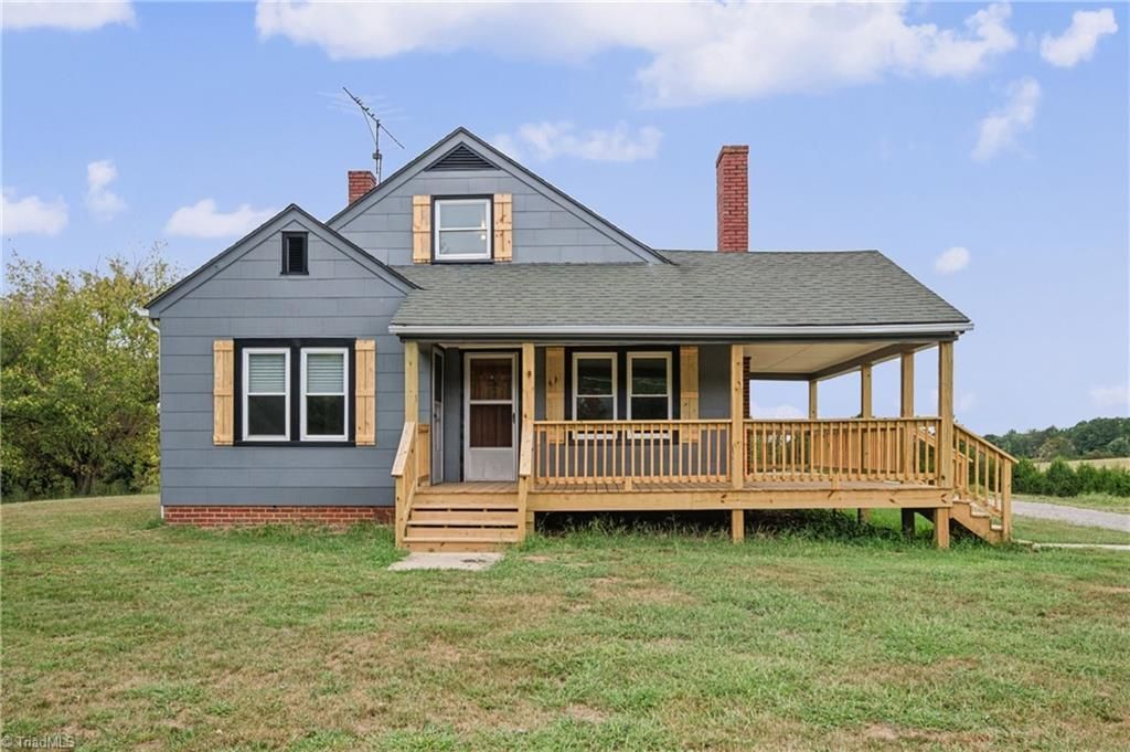 2429 Smithtown Road, East Bend, NC 27018 Main Photo
