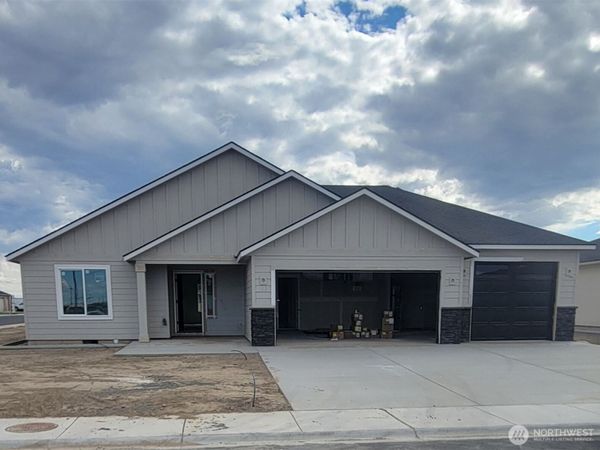 1196 8th Avenue NE, Ephrata, WA 98823