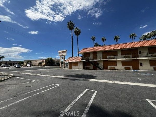 2700 W Florida , Hemet, CA 92545