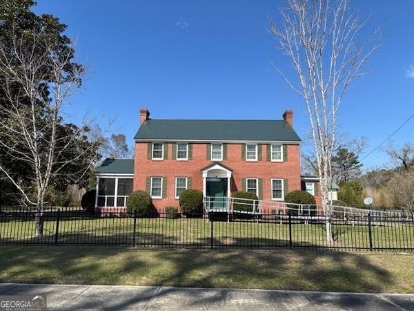 39 E Calhoun Street, Wadley, GA 30477