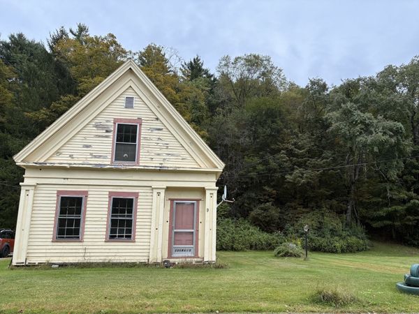9 River St, Colrain, MA 01340