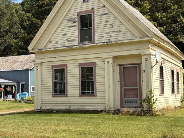 9 River St, Colrain, MA 01340