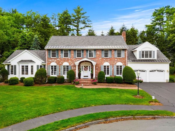 9 Eisenhower Circle, Wellesley, MA 02482