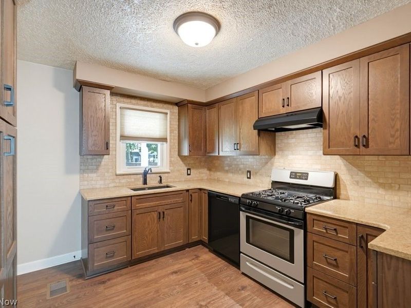 379 Stanford Street, Akron, OH 44314 Photo 11