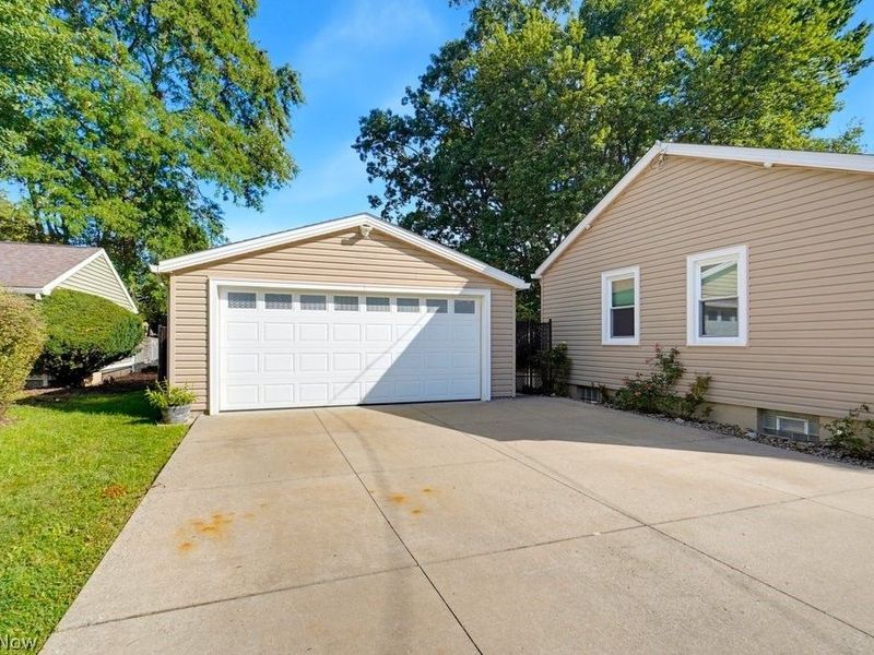 379 Stanford Street, Akron, OH 44314 Photo 2