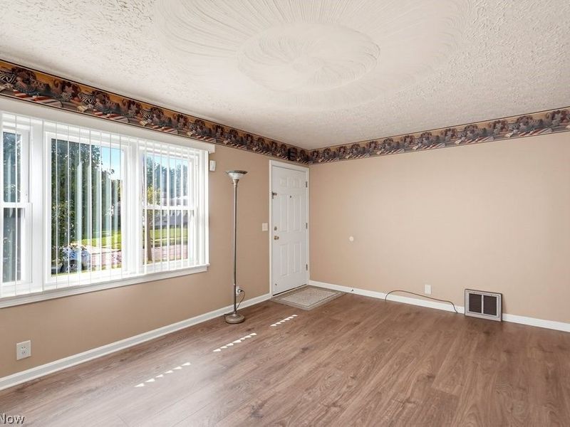 379 Stanford Street, Akron, OH 44314 Photo 9