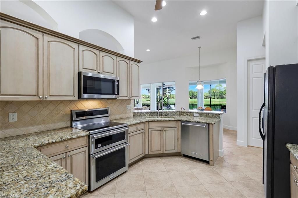 8737 Mustang Island Cir, Naples, FL 34113 Photo