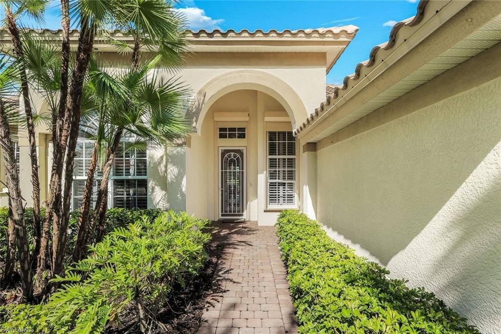 8737 Mustang Island Cir, Naples, FL 34113 Photo