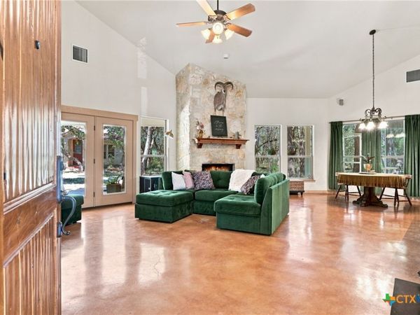 2 Trophy Lane , New Braunfels, TX 78132