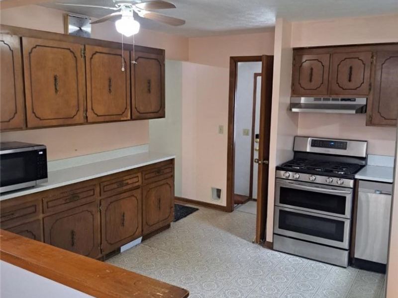 24150 Glenbrook Boulevard, Euclid, OH 44117 Photo 10