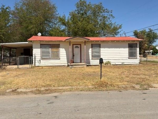 602 Peterson Drive, Jacksboro, TX 76458