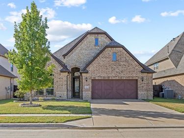 8416 Sandhill Crane Drive, Fort Worth, TX 76118