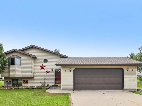 305 W Lafollette Street, Pardeeville, WI 53954