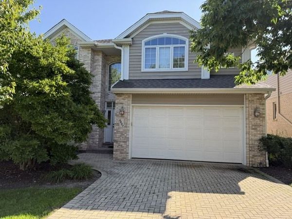 6407 Emerald Court, Willowbrook, IL 60527