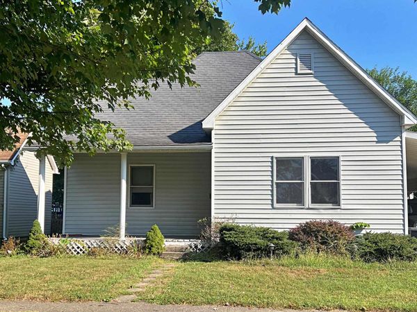 740 E St NE, Linton, IN 47441