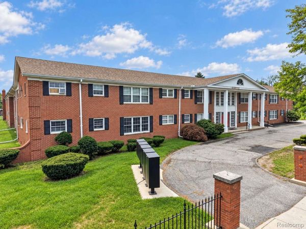 25301 Five Mile Rd, Unit 109, Redford Township, Mi 48239