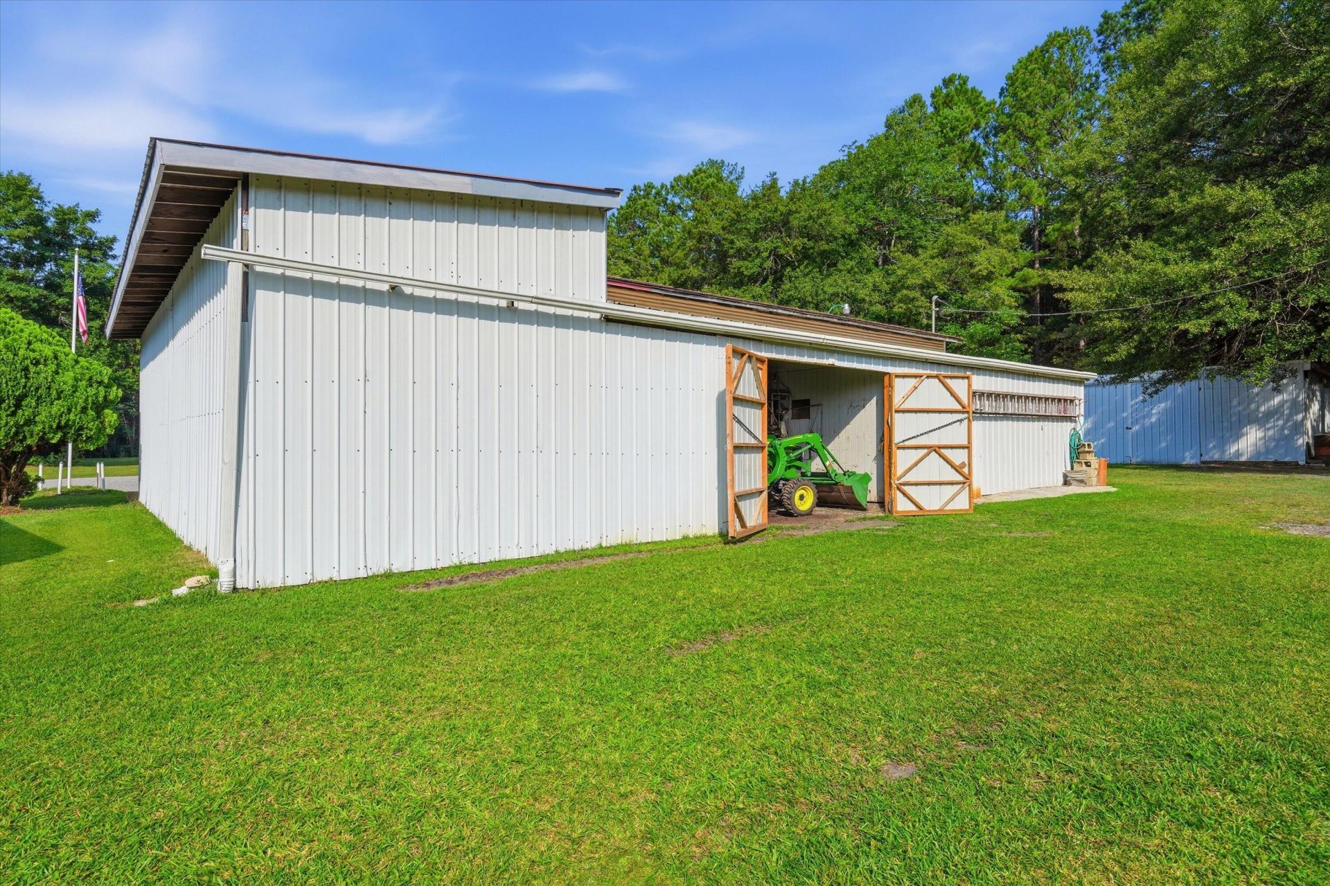 690 Lannie Lane Photo 4