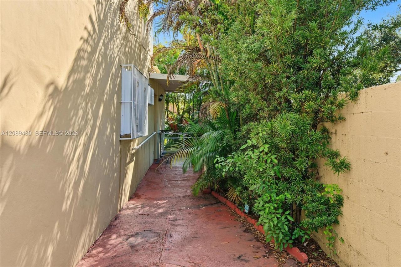 7205 W 3rd Ave , Hialeah, FL 33014 Photo