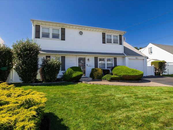129 Arlyn Drive W, Massapequa, NY 11758