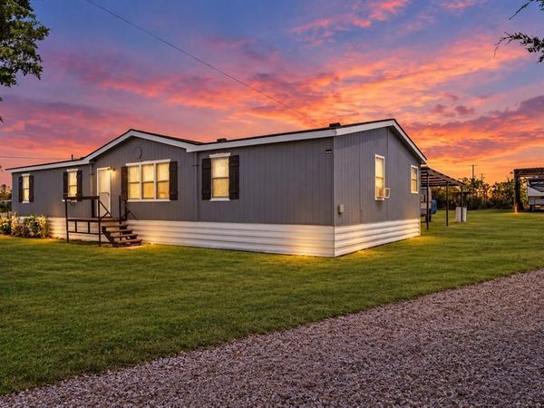 208 Rhett Court , Aurora, TX 76078