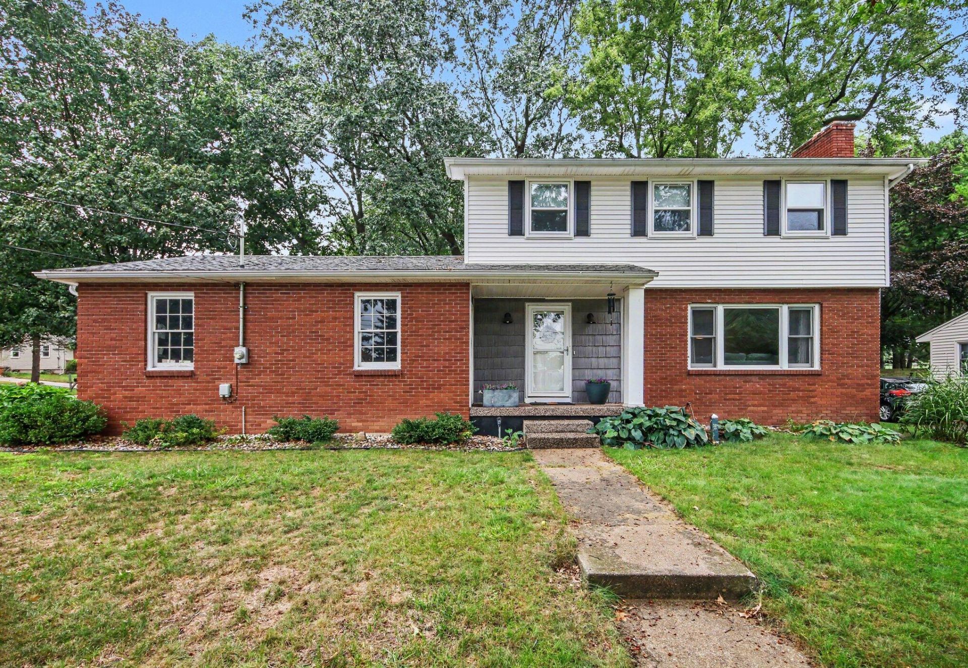 2623 Valley Avenue Nw, Grand Rapids, MI 49544 Main Photo