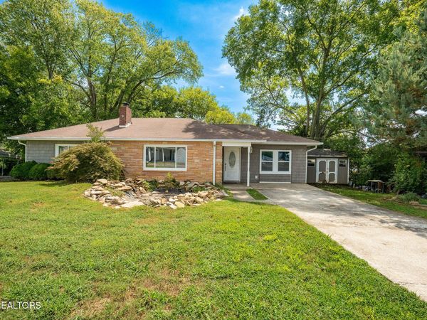 1020 Hillcrest Drive, Lenoir City, TN 37772