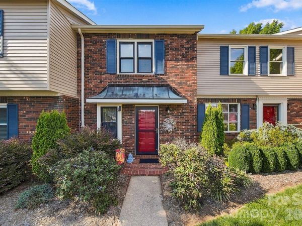 2705 N Center Street, Unit 37, Hickory, NC 28601
