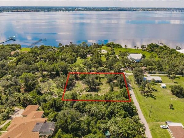 133 COCONUT STREET , PORT CHARLOTTE, FL 33980