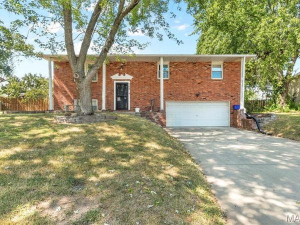 704 W Airwood Drive , East Alton, IL 62024