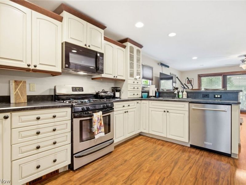 512 7th Street, Fairport Harbor, OH 44077 Photo 5