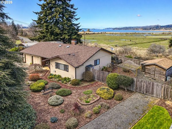 1605 APPLEWOOD DR, Coos Bay, OR 97420