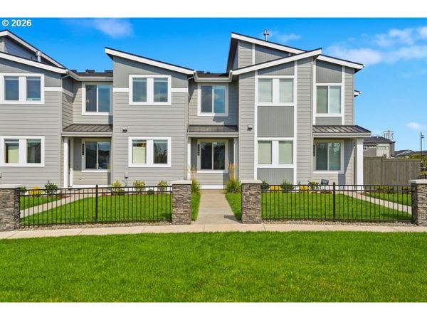 4268 SE CENTURY BLVD, Hillsboro, OR 97123