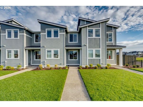 4268 SE CENTURY BLVD, Hillsboro, OR 97123