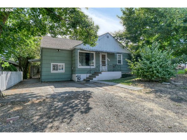 338 W HIGH ST, Athena, OR 97813