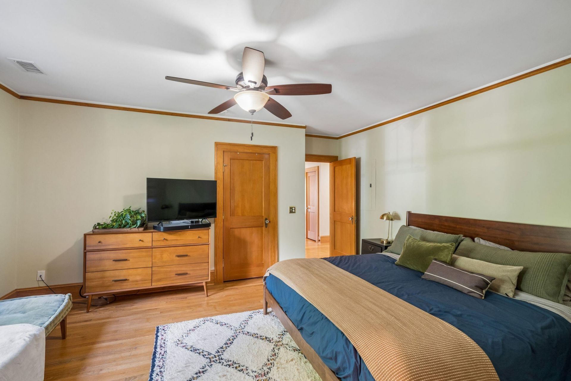 81 Gordon Street Photo 33