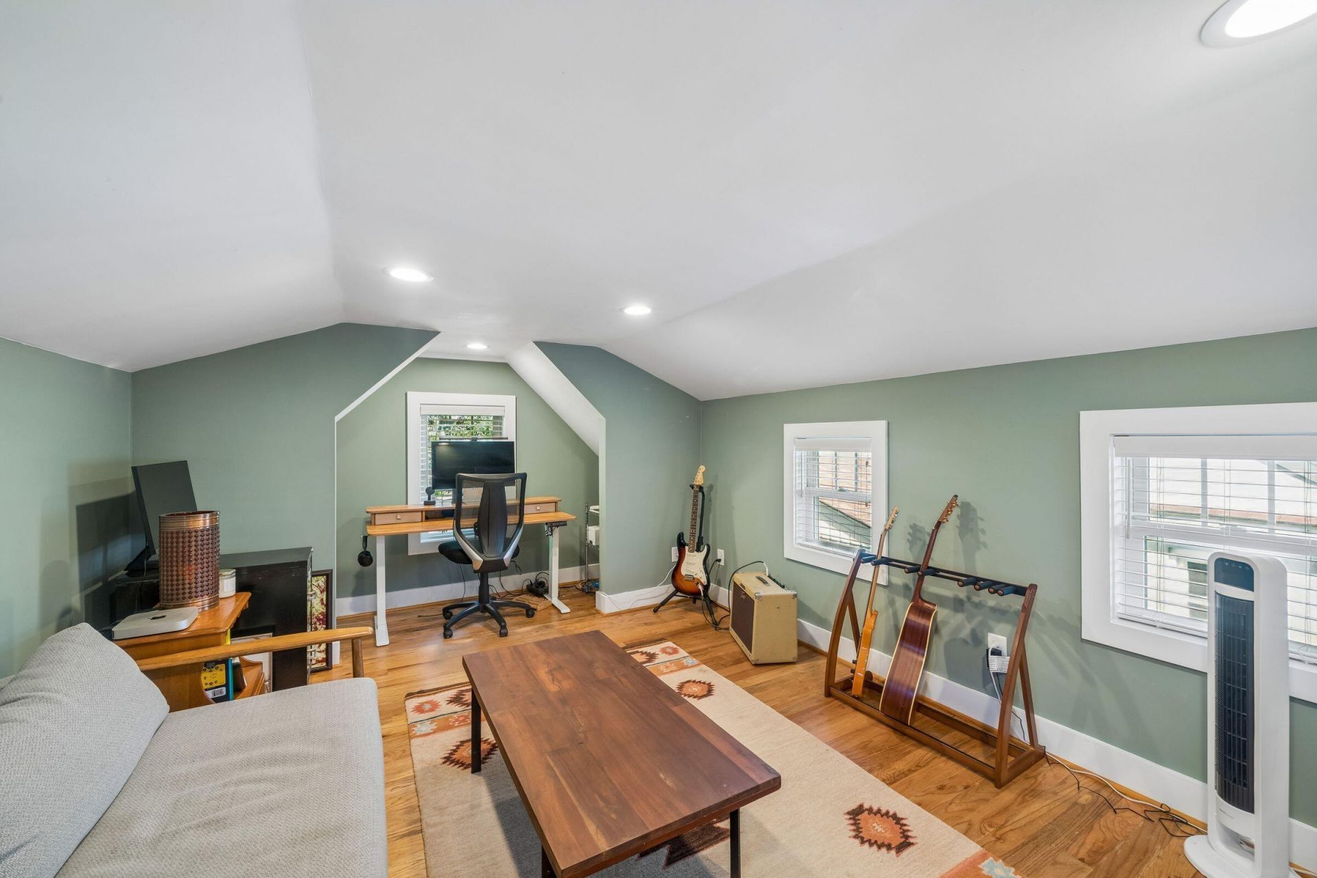 81 Gordon Street Photo 52