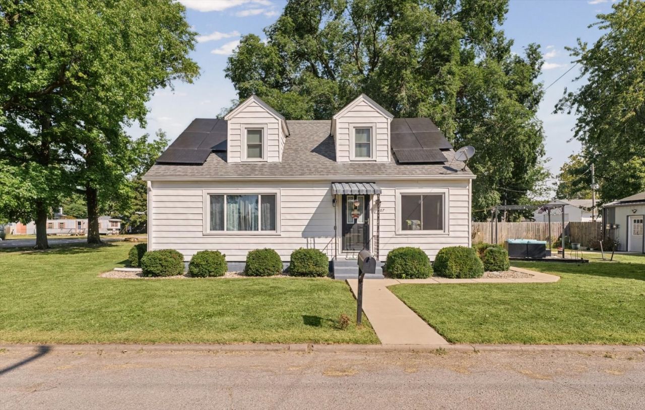 307 W Green Street, Newman, IL 61942 Main Photo