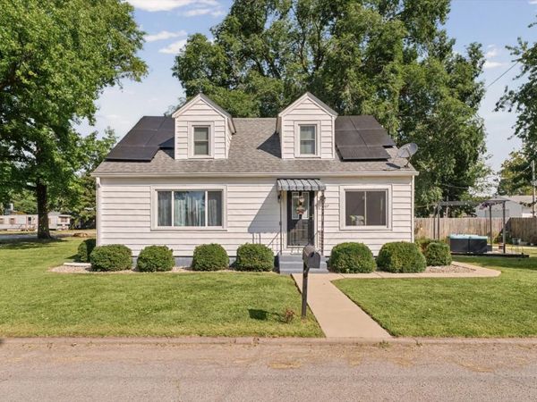 307 W GREEN Street, Newman, IL 61942