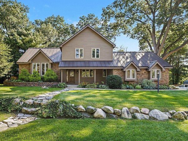 50644 Country Knolls Drive, Granger, IN 46530