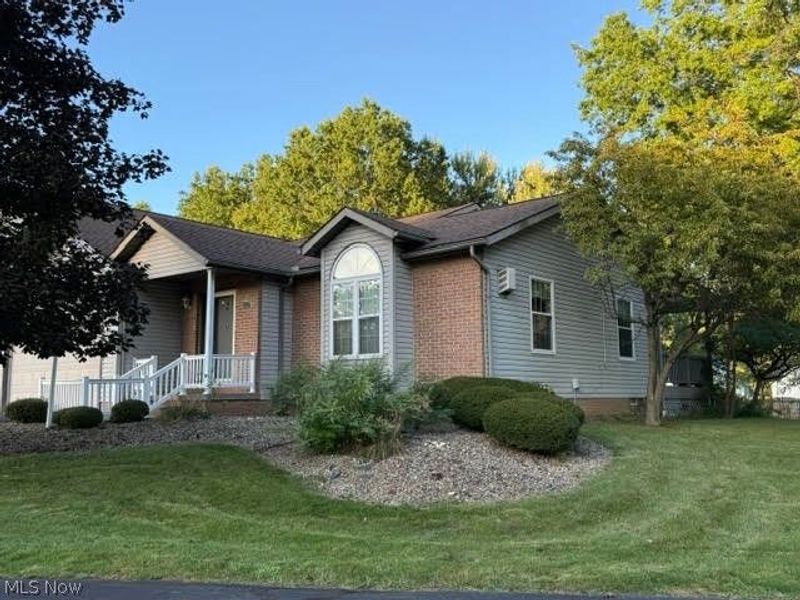 1315 Surrey Point Drive SE, Warren, OH 44484 Photo 2