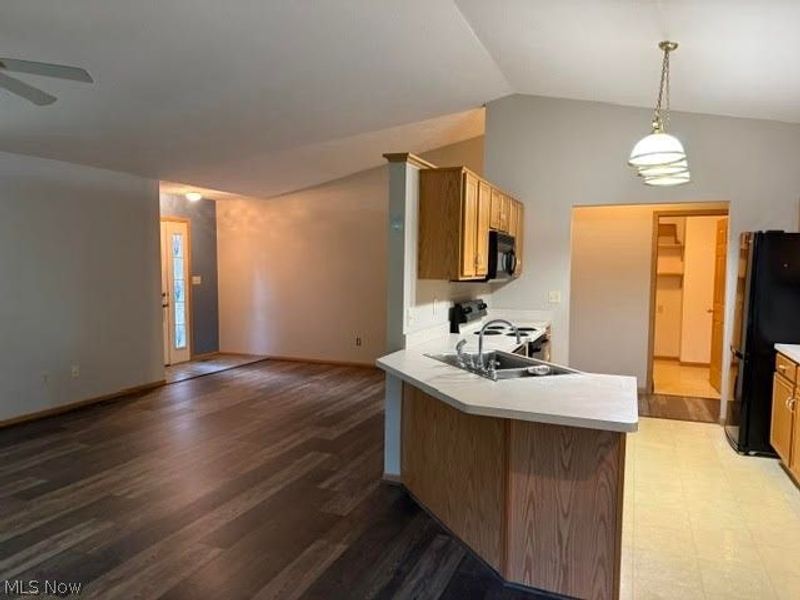 1315 Surrey Point Drive SE, Warren, OH 44484 Photo 6