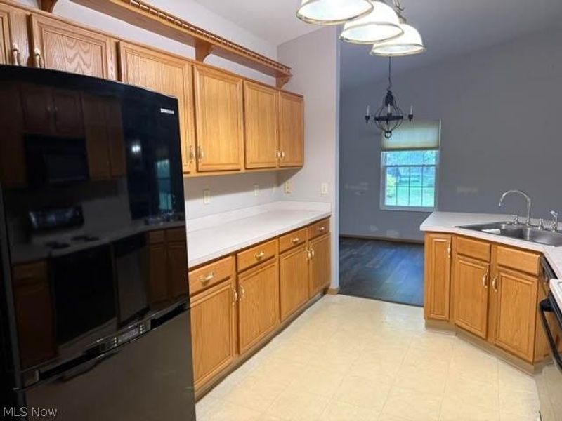 1315 Surrey Point Drive SE, Warren, OH 44484 Photo 9