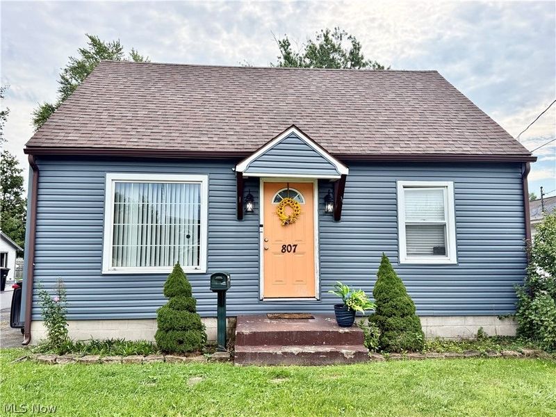 807 Hazelwood Avenue SE, Warren, OH 44484 Photo 1