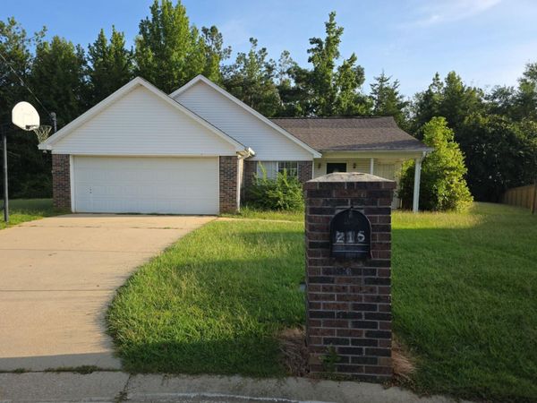 215 Ridgecrest Dr., Booneville, MS 38829